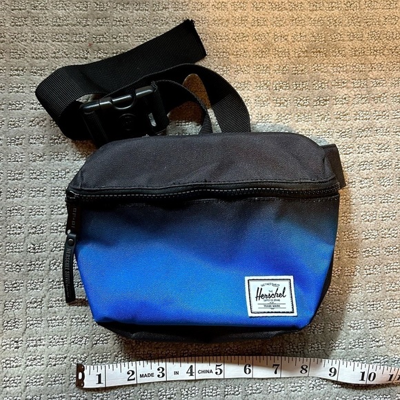 Herschel Fourteen Hip  Pack in Black & Blue gradient. Like new! - Picture 2 of 4